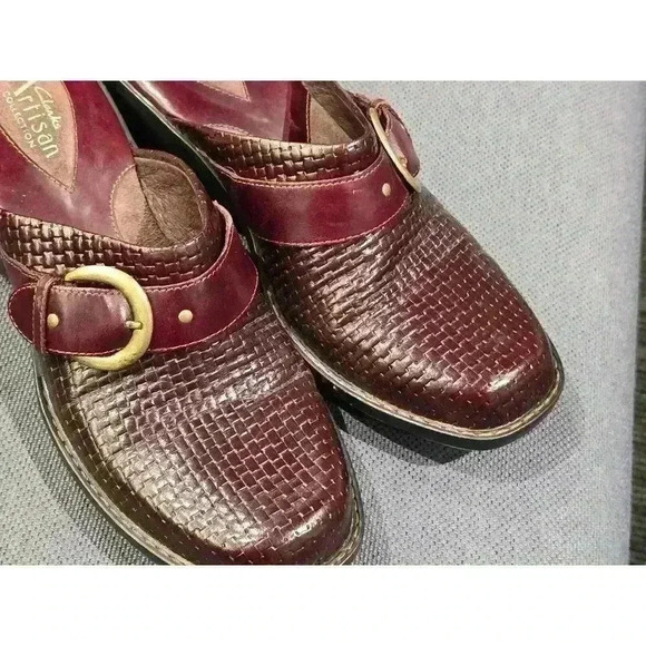 Women's Clarks Artisan‎ Clogs Size 7 Burgundy - Picture 2 of 11